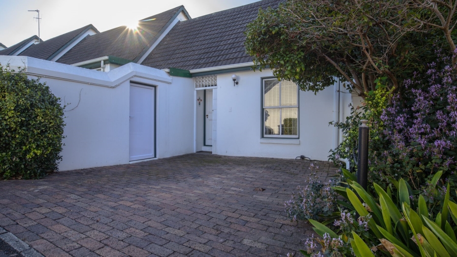 To Let 3 Bedroom Property for Rent in Wynberg Upper Western Cape